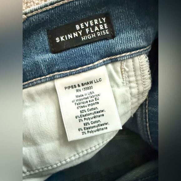 Veronica Beard Beverly High-Rise Flare Jeans in Lakeshore Light Wash - Size 26 - Picture 8 of 9